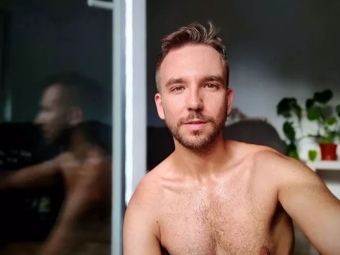 I decided to take a selfie for the first time in a while and I was not disappointed 🙈