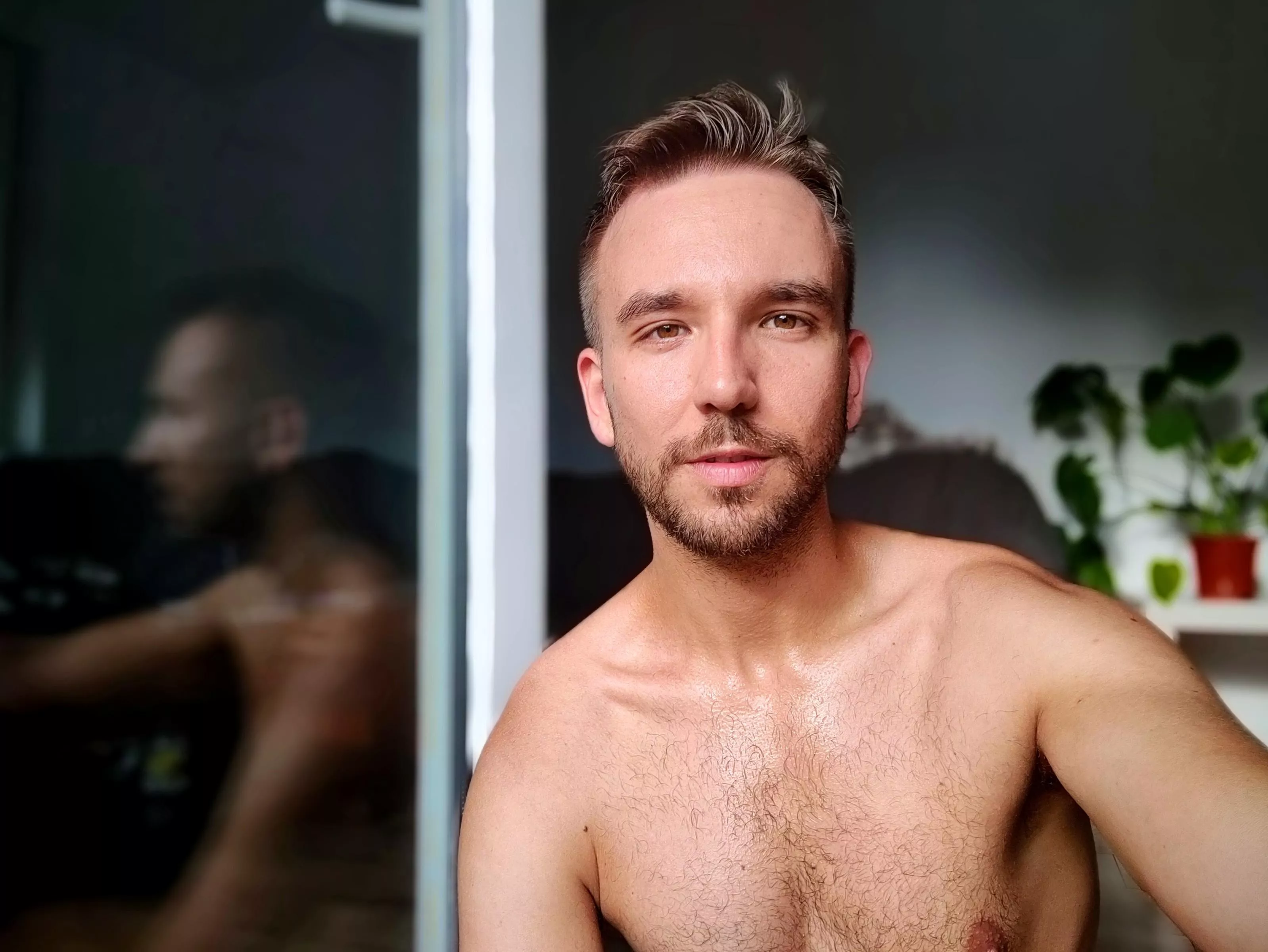 I decided to take a selfie for the first time in a while and I was not disappointed 🙈