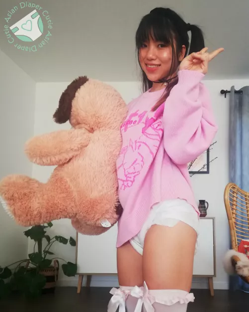 I love cuddling with my big plushie. Do you have one too and what animal is it?? 🐻