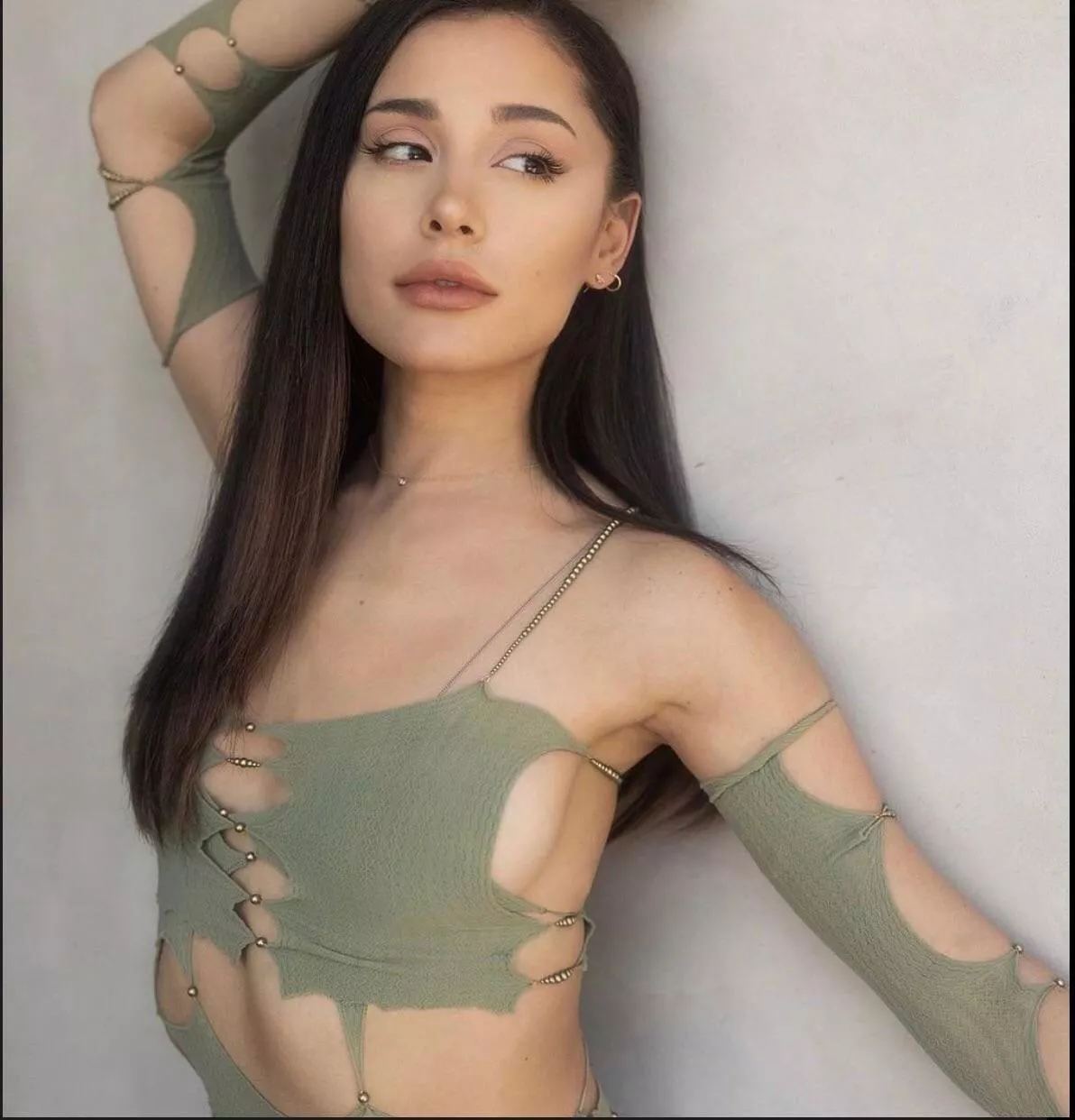 I need a sub boy to get me off to Ariana