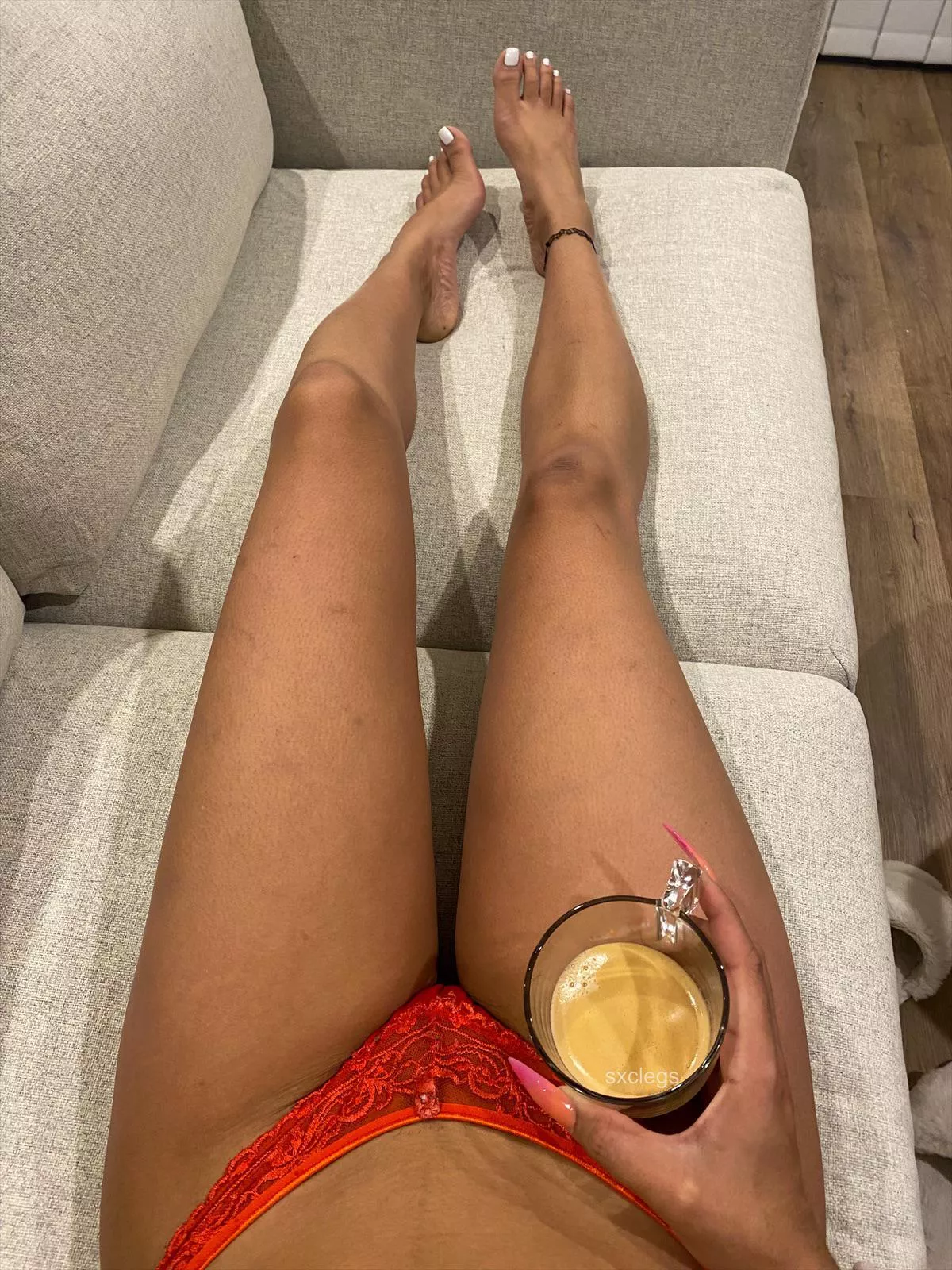 I’ve got space for you to put your head in between while I sip my coffee 💋