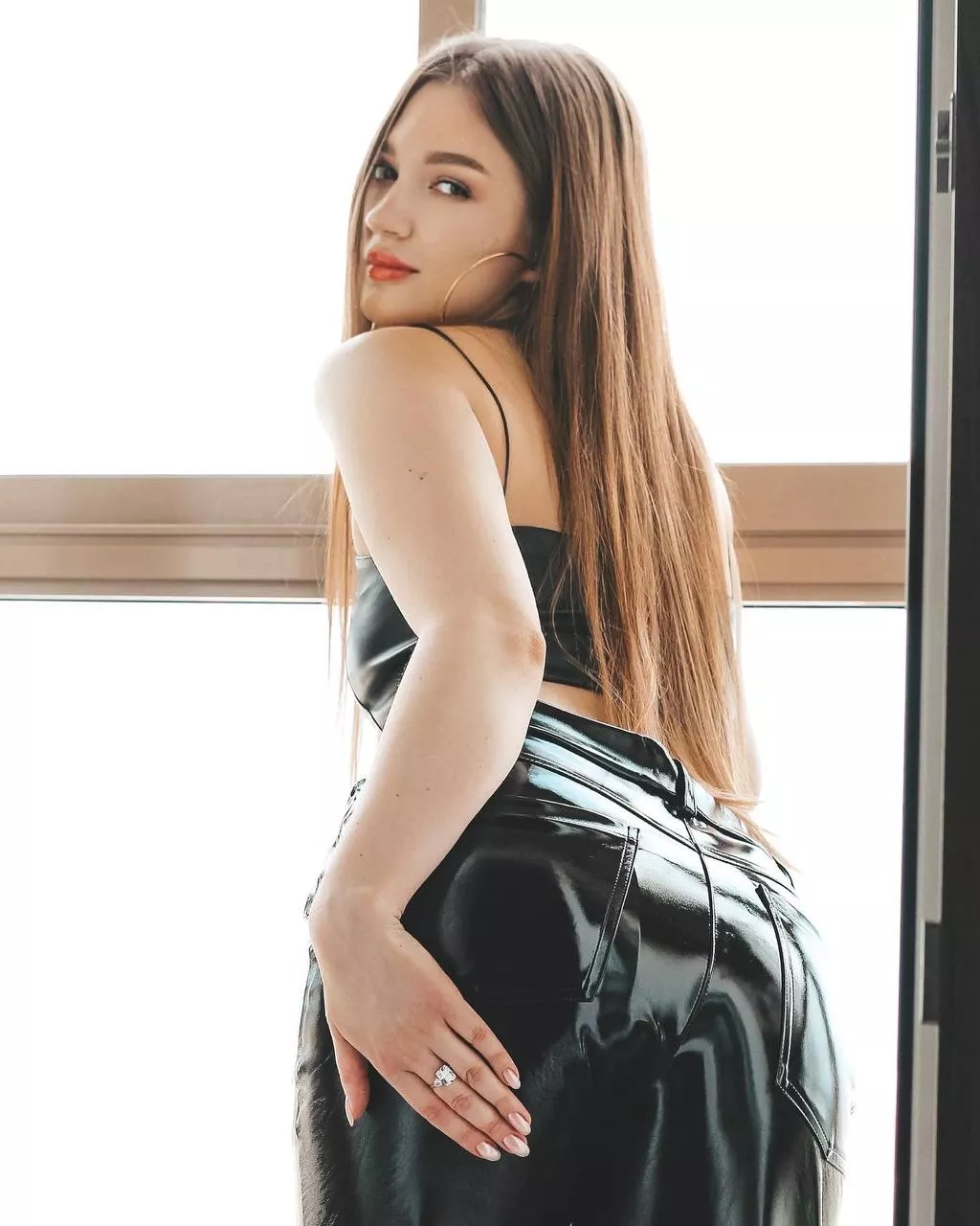 lie down on the floor slave, I want to sit on your face