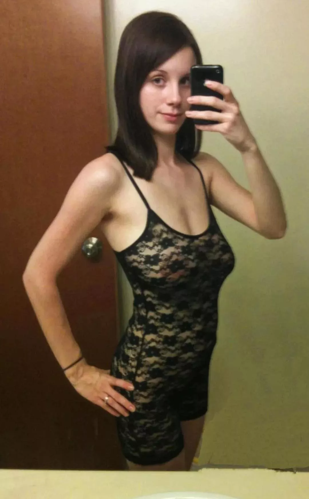 Mom of 2, 110lbs, DD's 🍈🍈😚