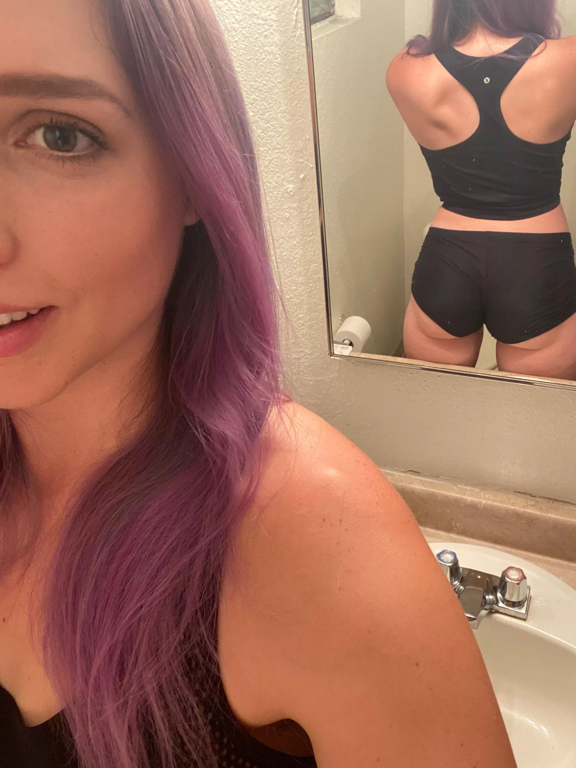 Post workout selfie with 🍑