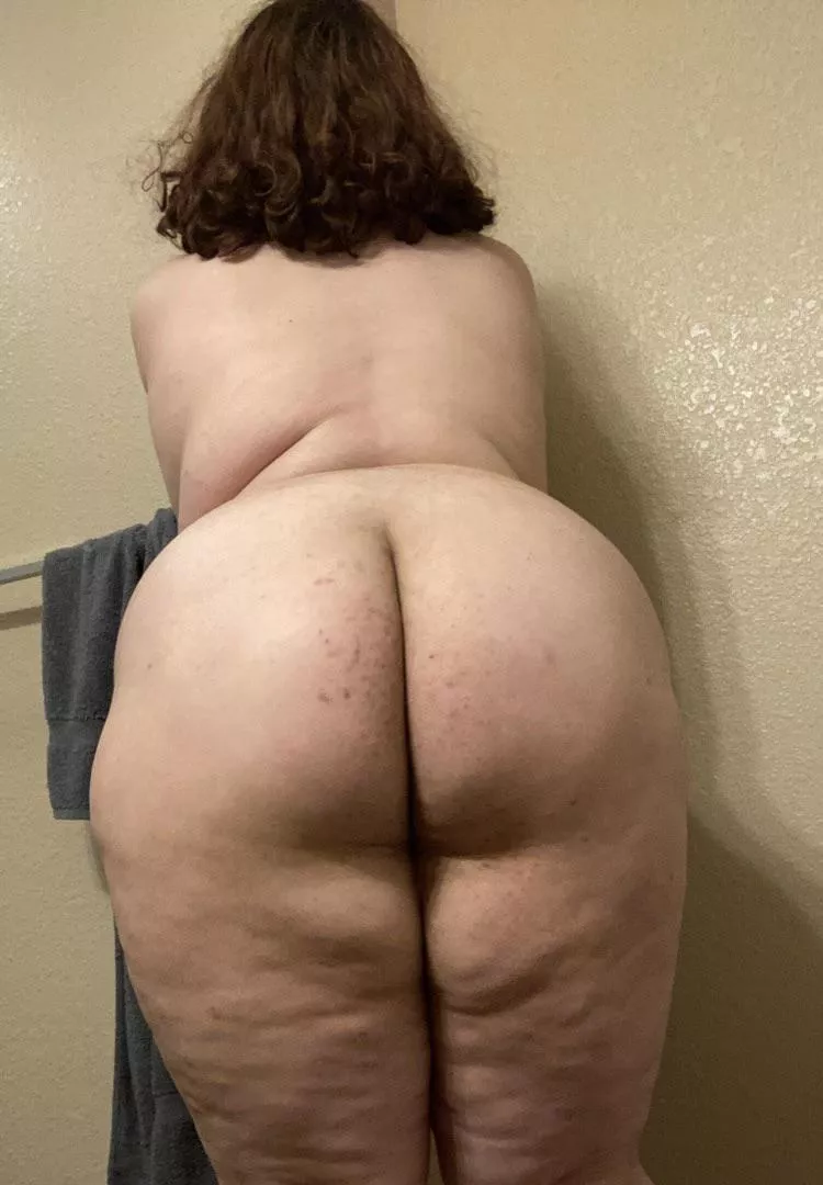 Showing off my big 🍑