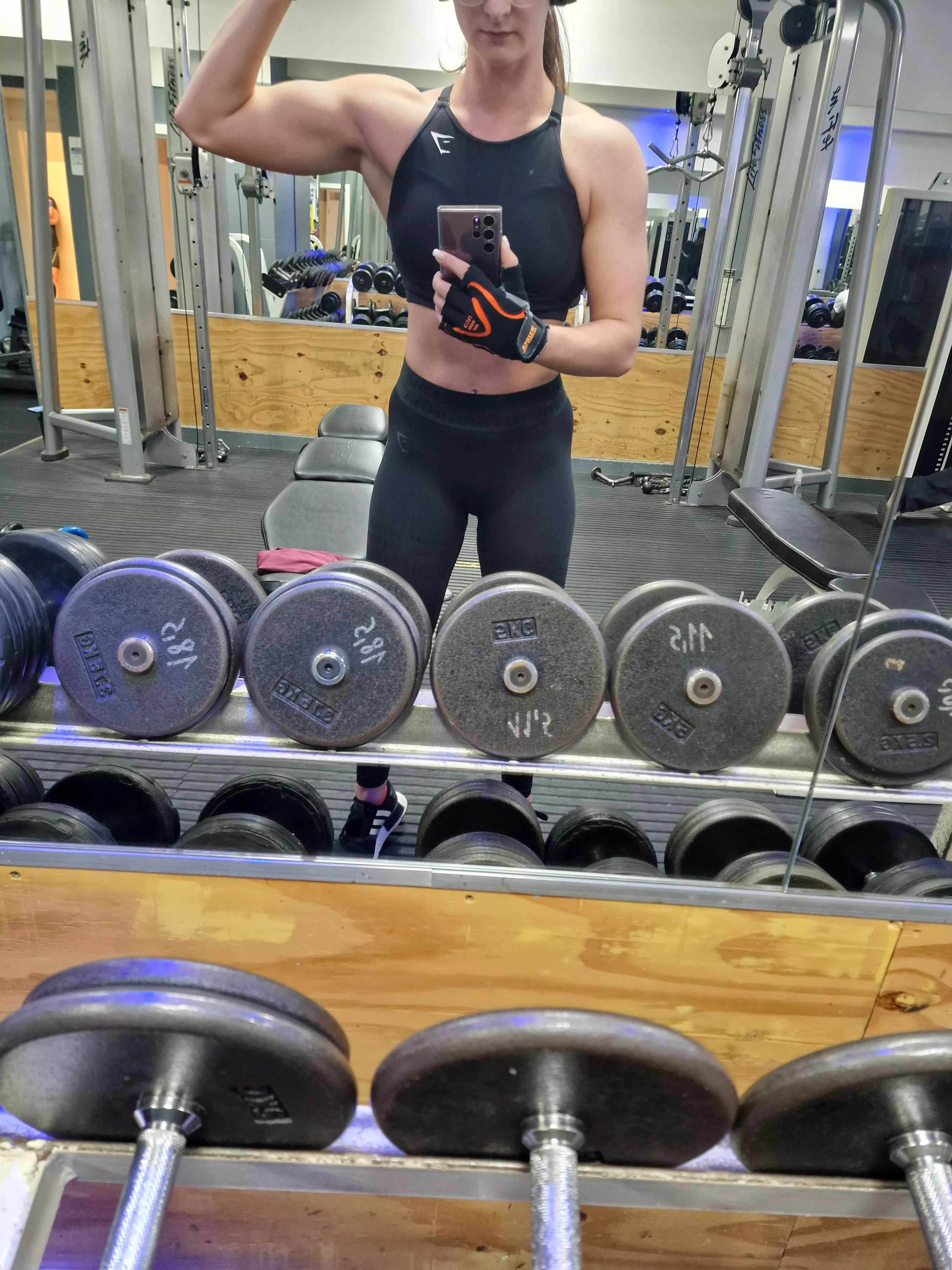 Well I did some shoulder sets looking like this evening🙃👅 Would you've been stayed to train around me and maybe to stare too?😊