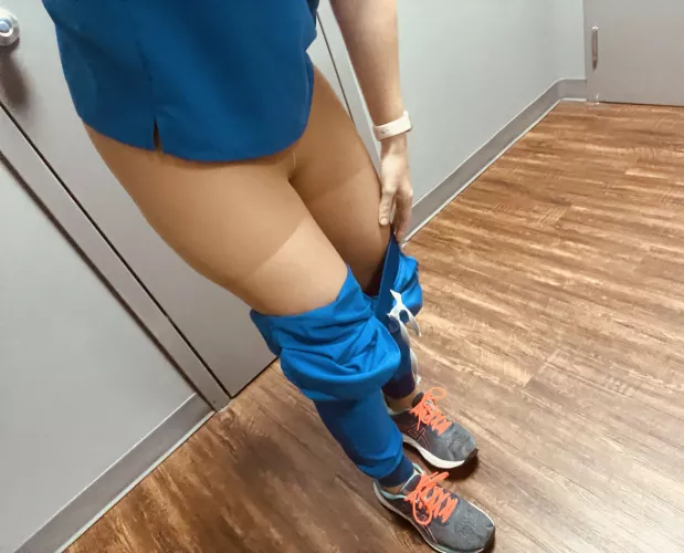 Wi[f]e in pantyhose at work 🩺