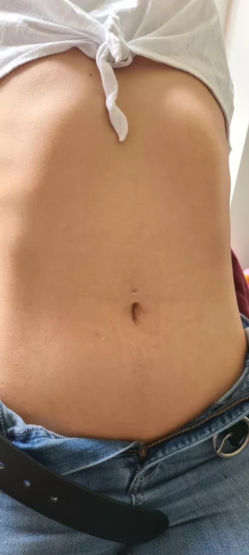 Would you poke my innie while I stretch? 😋