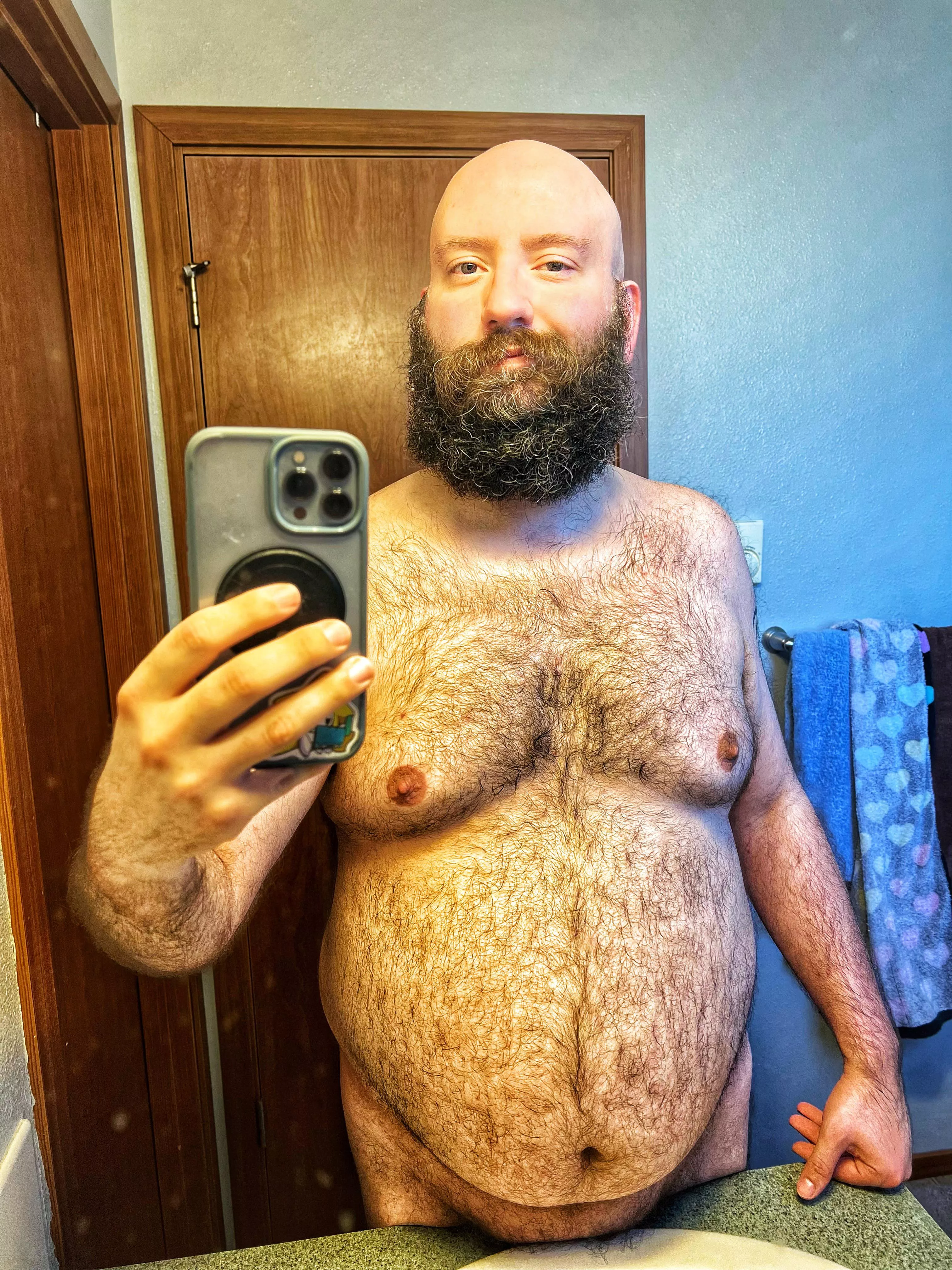 (35m) gay chubby bottom. DMs always open. Hope you all have a good day.