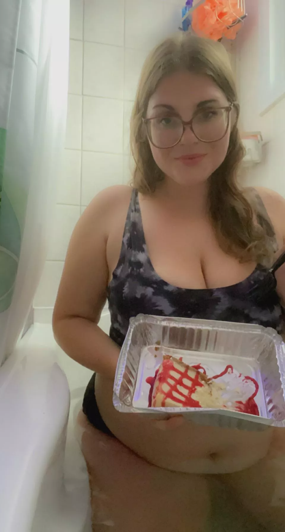 Always in the bath because my roommate doesn’t know 🍰😳 om nom nom 🤤