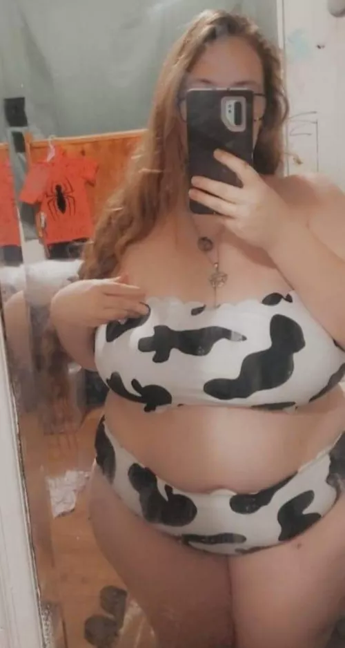 come see what this cow can do with her udders 😘 they swell up with milk