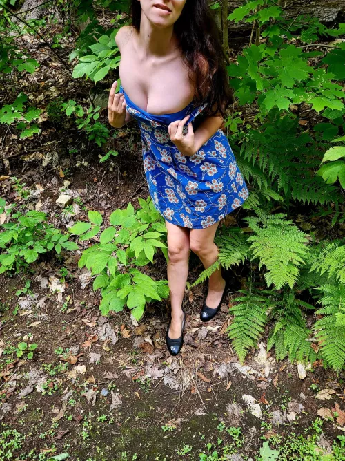 Hello😍 i'm Mexi! Top 1.9% free page! Come chat with me!❤ Chats/Customs/Voice/Games/Solo and BG/more!❤