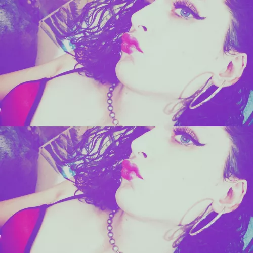 Hey ;* to the 10 men that will see this lol