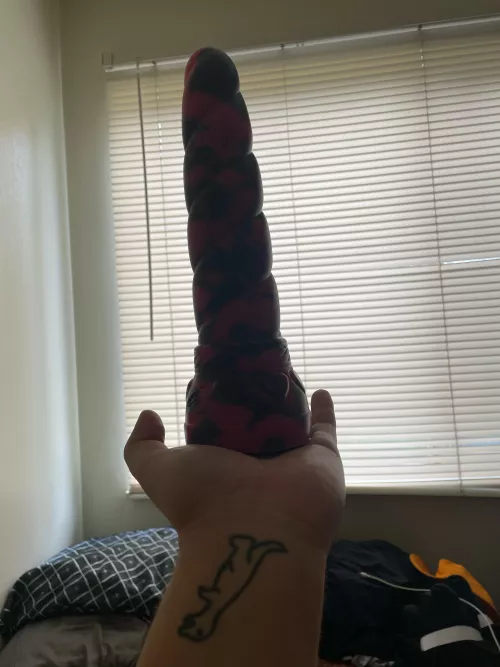 I bought a med mystic as my first dildo c: 💖💕💘