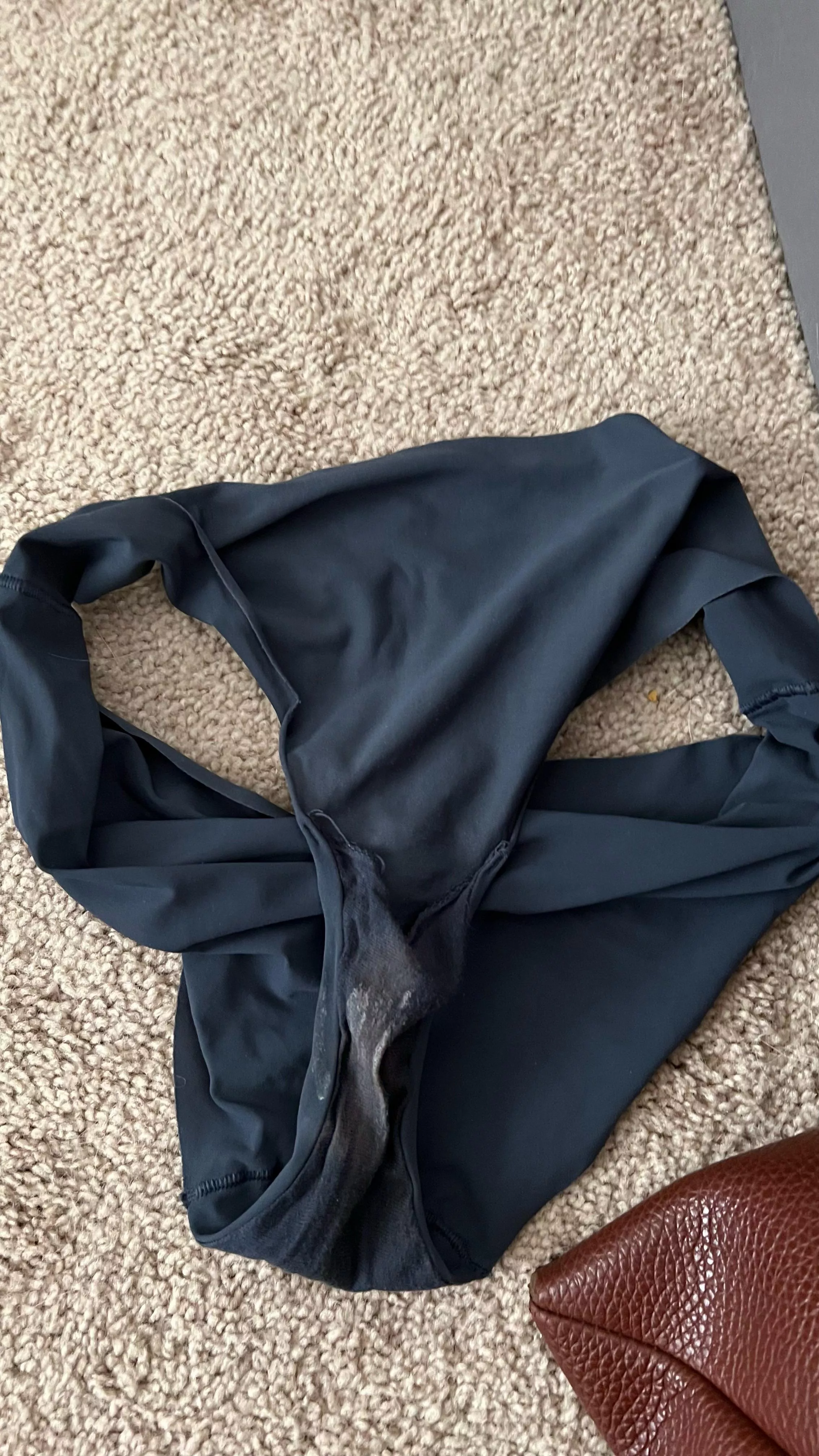 I kept his cum in me all morning. Some of it leaked out and it started to smell. I had to go home and change really quick 😵‍💫