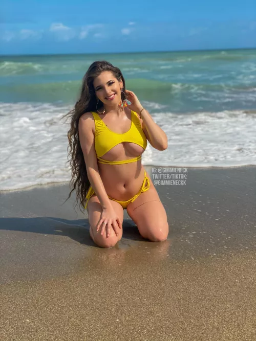 Is petite, pretty & all natural your type? 😇