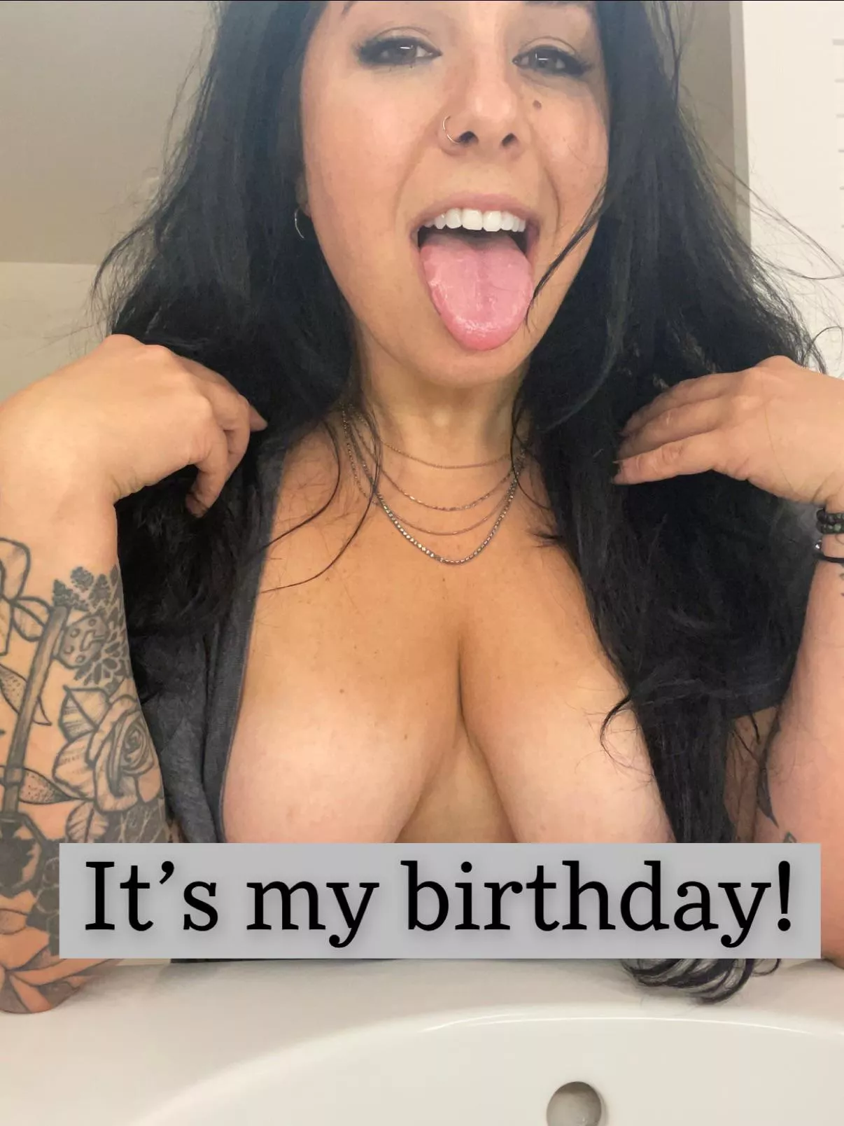 It’s my birthday! Drop me a warm gift right here. 😛 also offering a 5% discount on my OF!