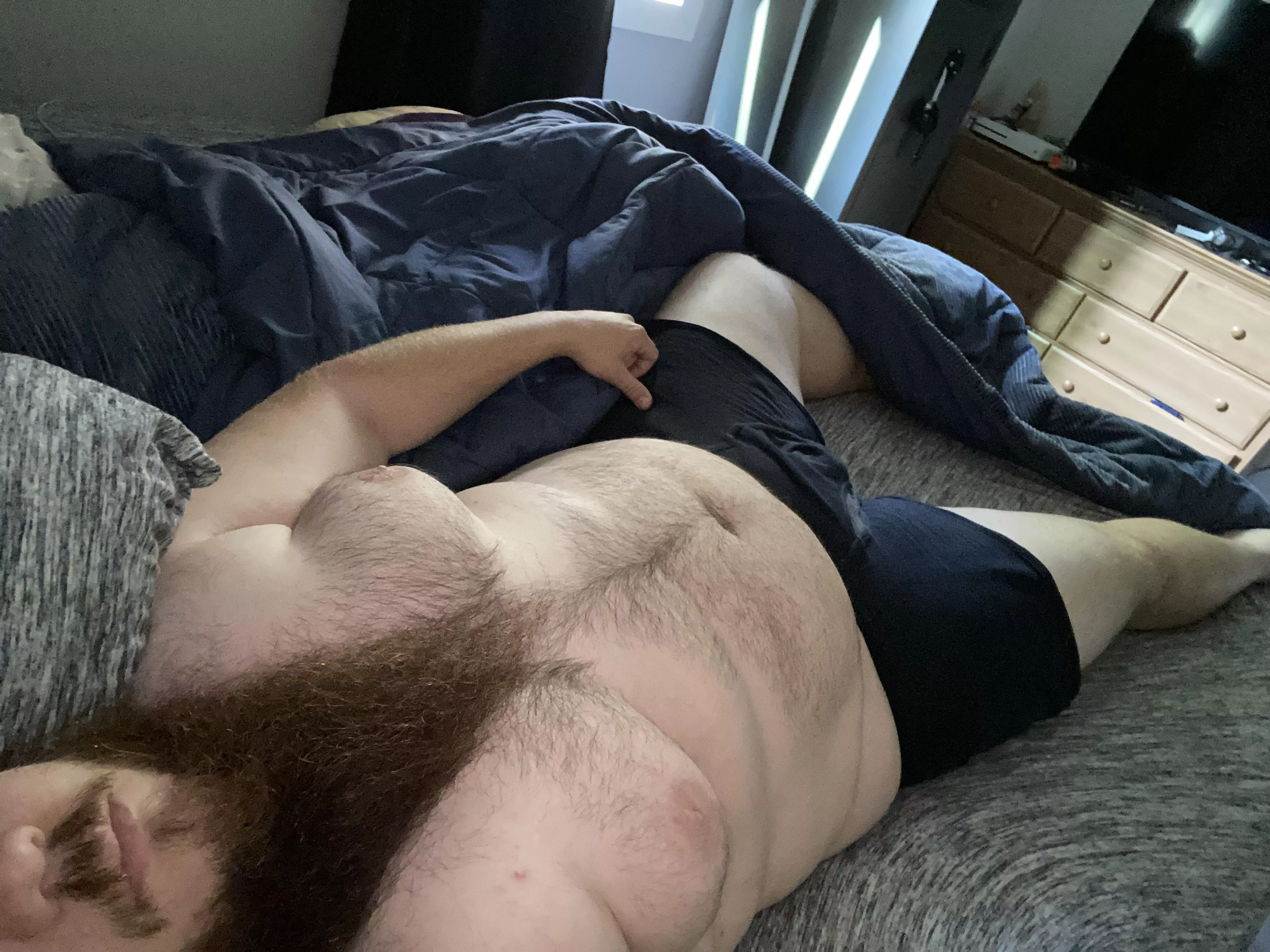 Just a bearded 6’3 320 lb dude here