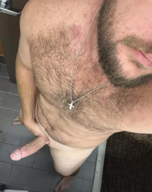 Let’s make a mess in this hotel bathroom 😈😈