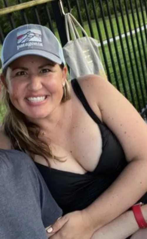 Looking for people to trib my irl. I have more pics dm me