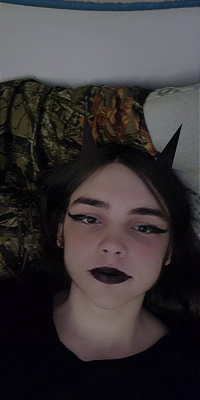 mediocre pic i think the thing on my upper lip is from the filter