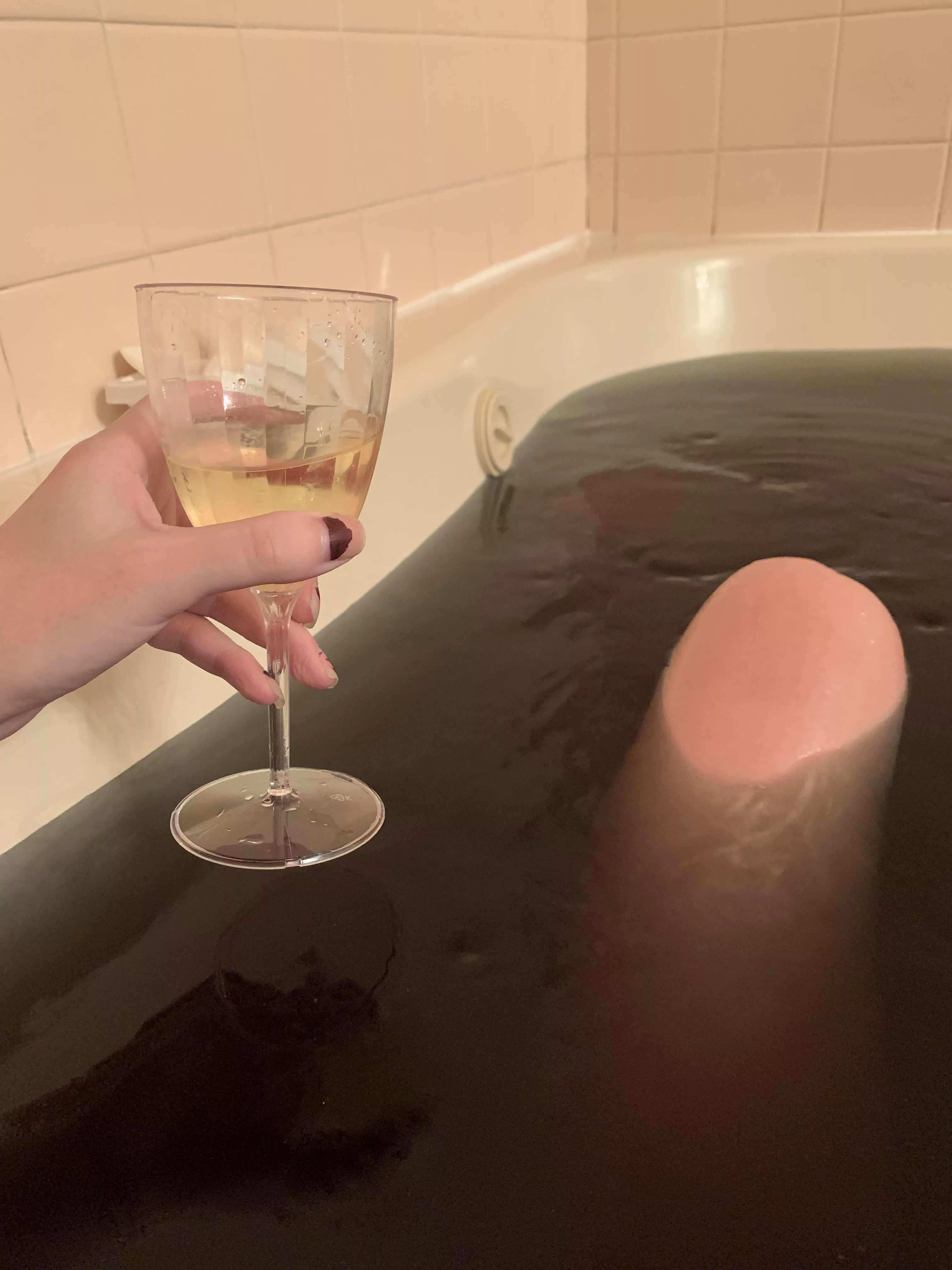 Once the champagne enters the bath, it's guna get wild