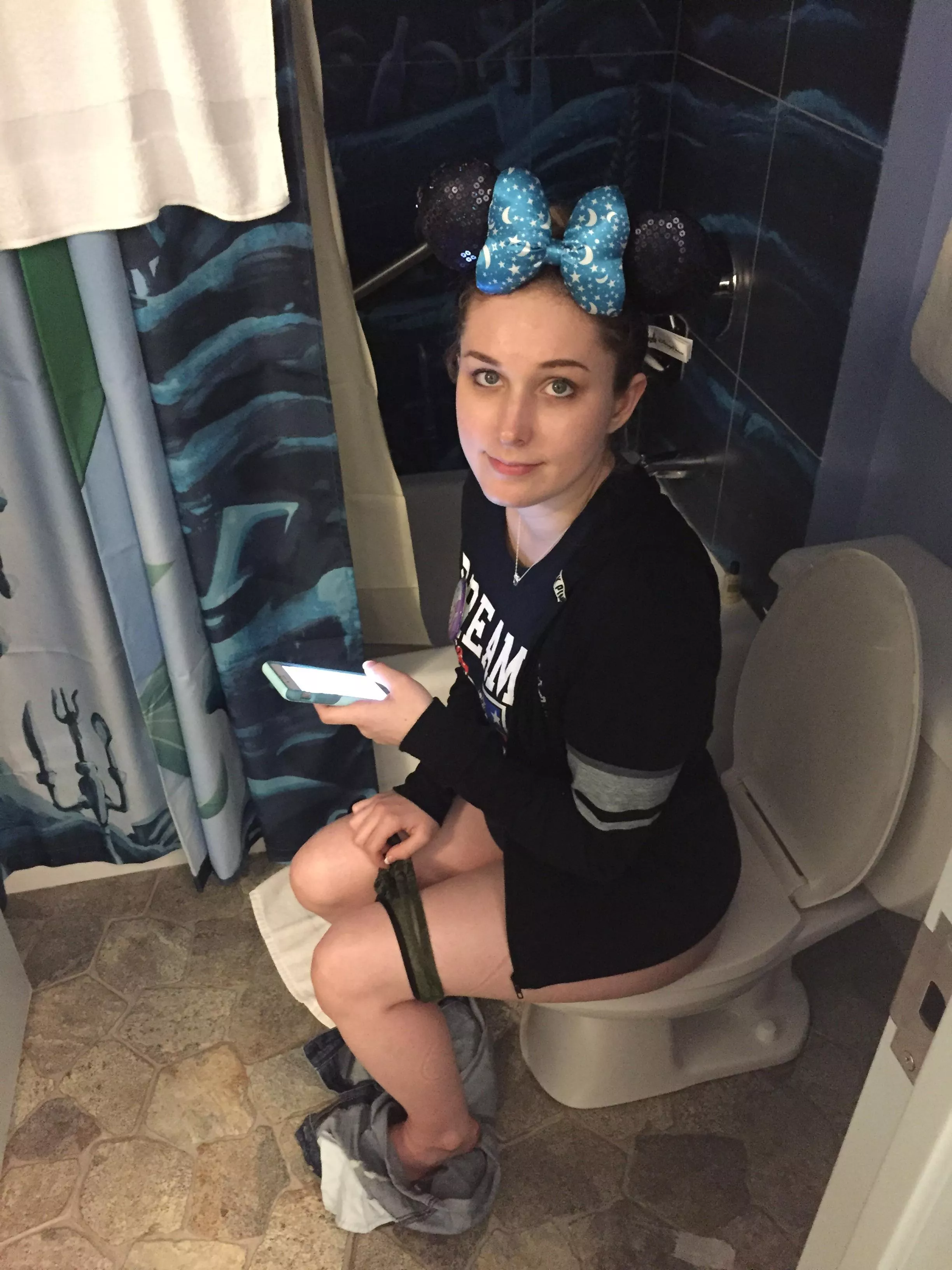 peeing at Disneyworld 💕