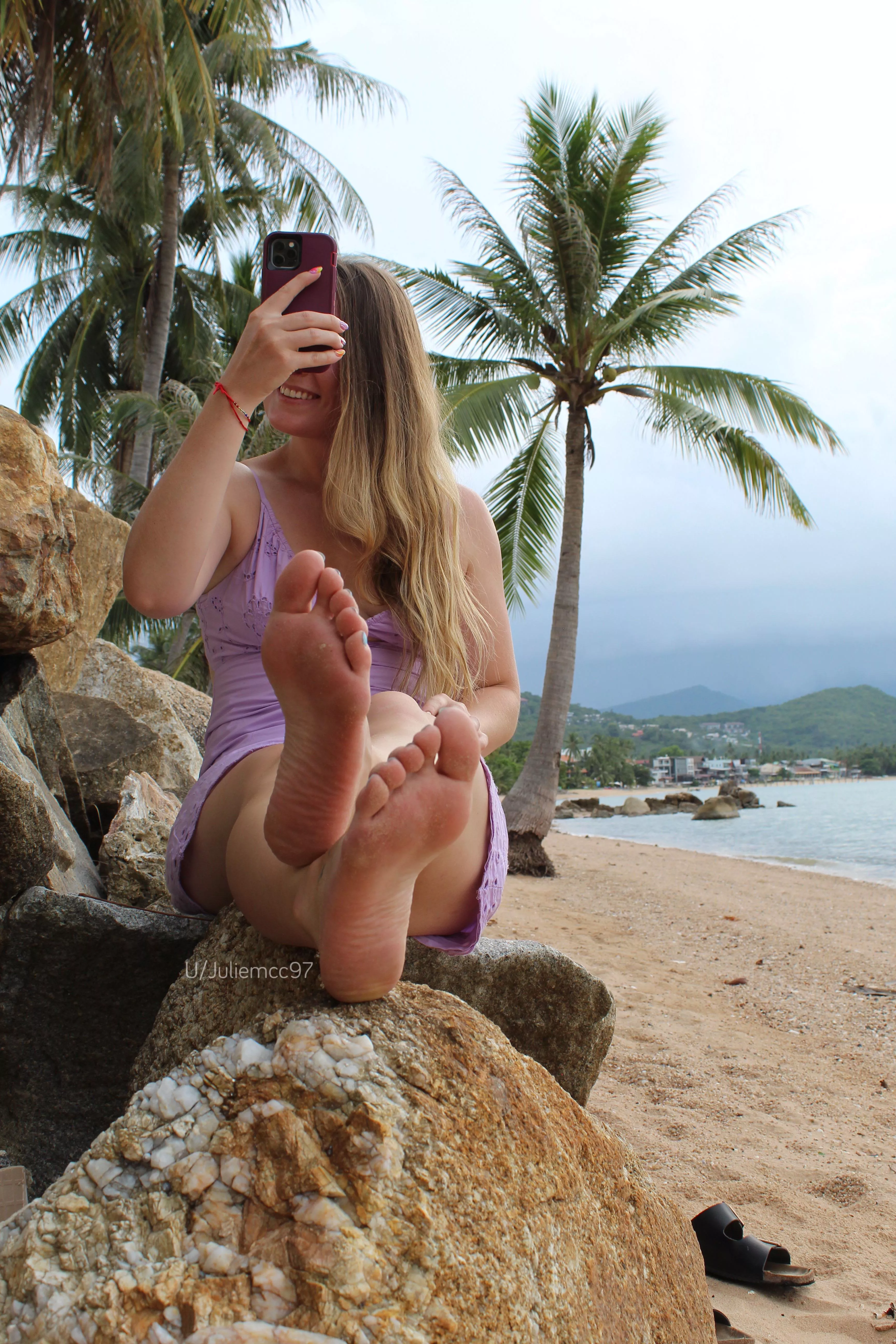 POV: you’re chilling on the beach and you spot my feet