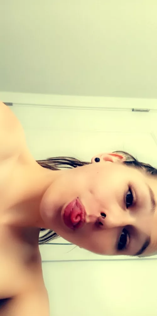 [selling] videos, photos and solo sexting sessions message me on kik Magica_girl1008