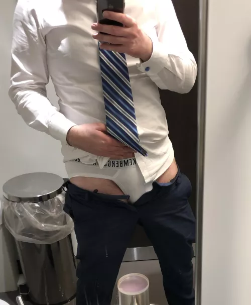 There’s two things I don’t like. The first is having to go to the office on Fridays. The second is having to wear a suit on Fridays. Due to visiting executives, today I’ve had to do to both. After briefs from France on Wednesdays, today’s briefs 