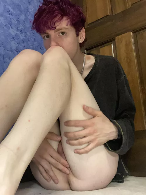 Want you to hold me… 🖤