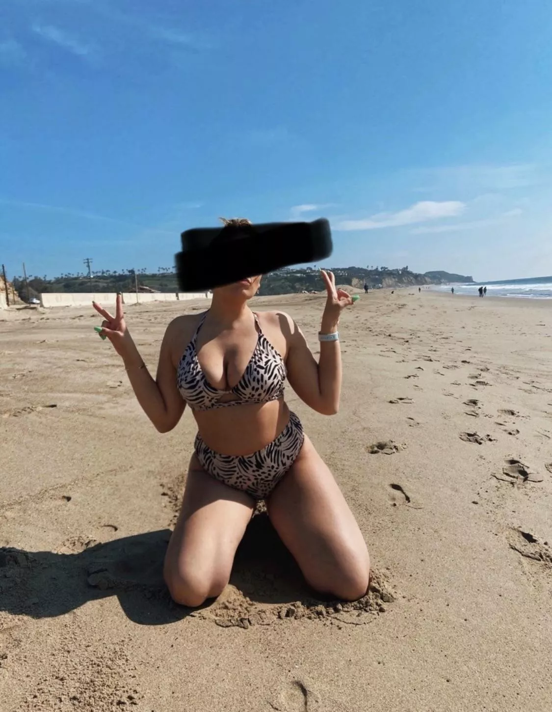 Who wants to be in between my legs right now? 😇