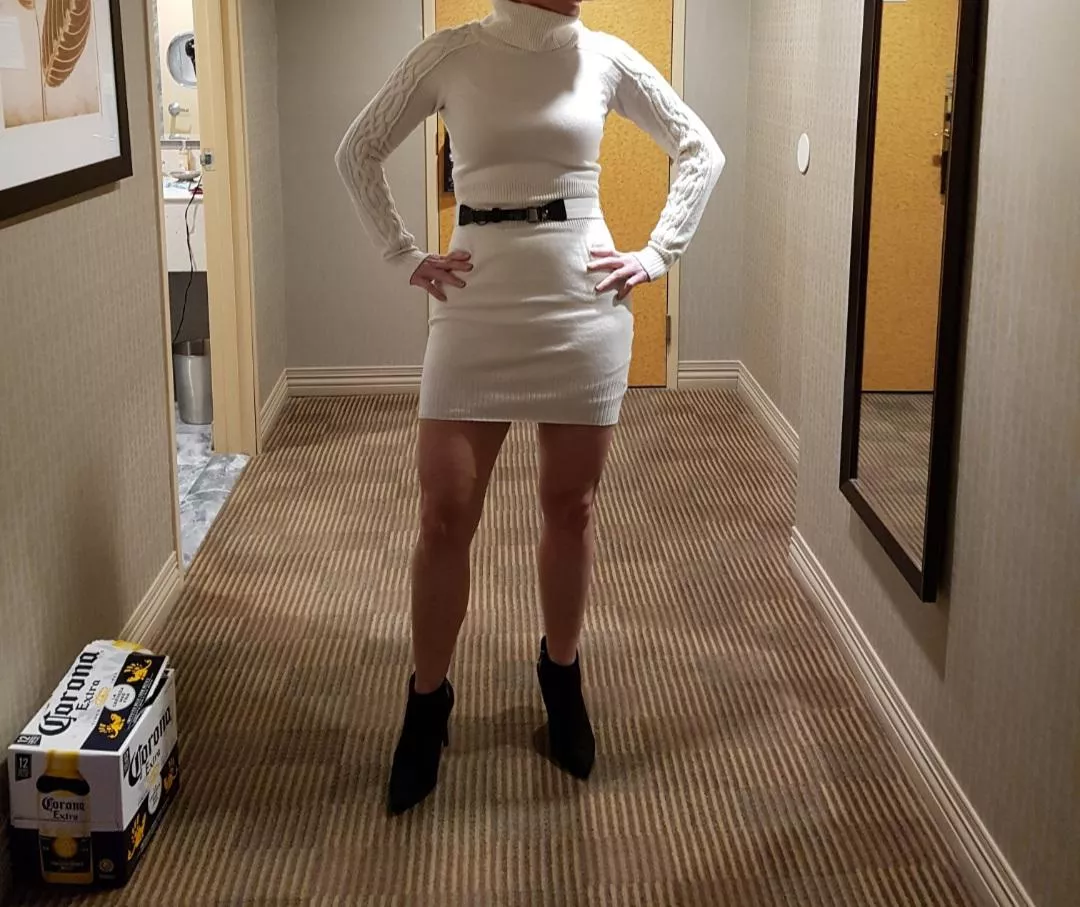 Couple looking for another similar couple to trade pics and have fun 🍆🍑🍑🍆. Sorry will not reply to blank accounts. (f)(M)