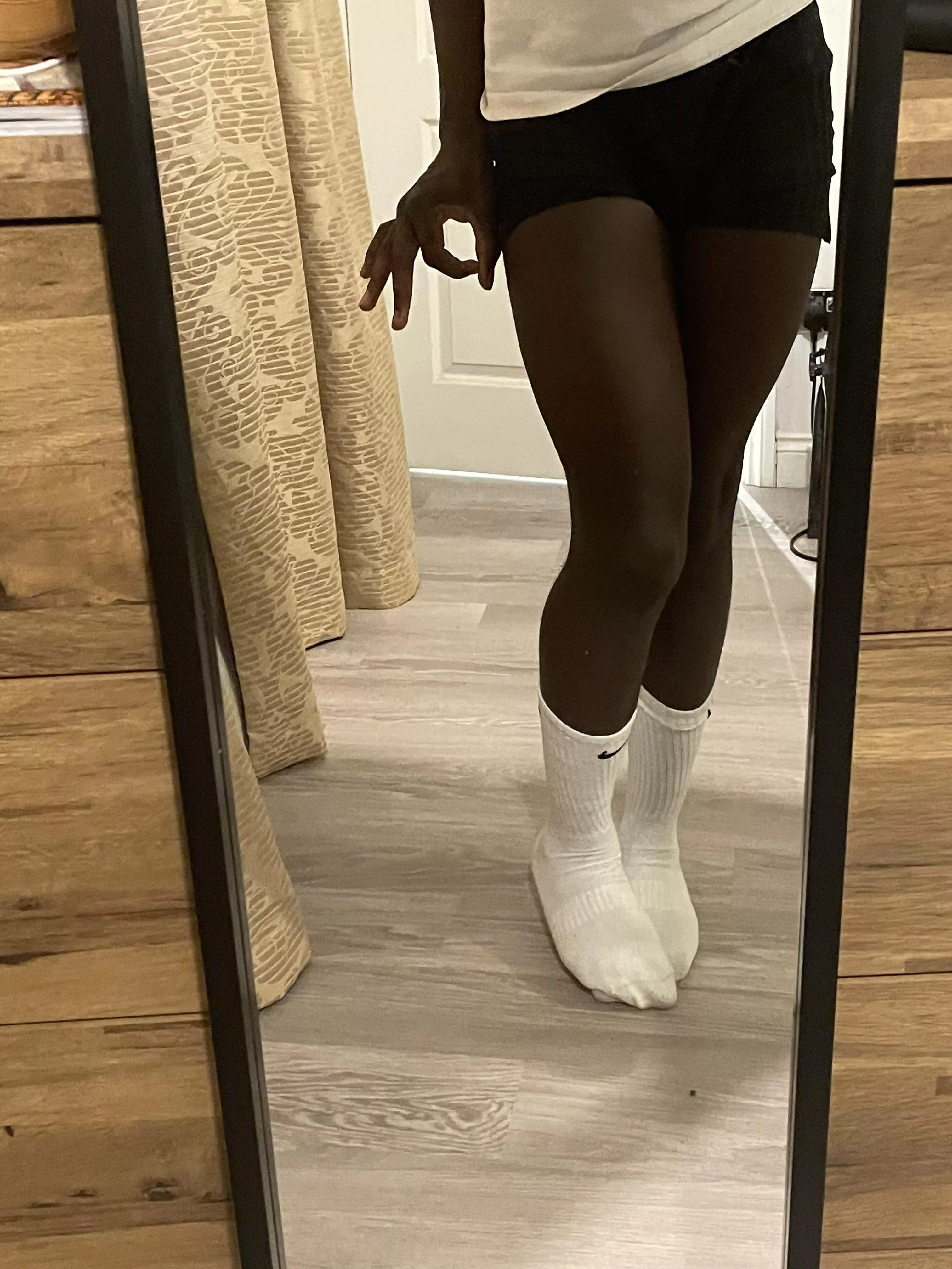 Does anyone like thick femboys ?🤎🤎🤎