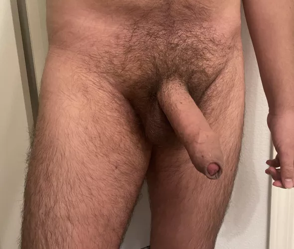 Headed to the nude spa. Usually get a semi from all the looks I get being the only guy with foreskin