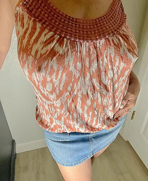 Heading out for dinner no bra!💋(F44)