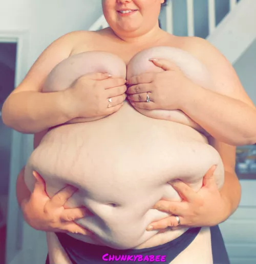 I’m gonna need more hands to hold this BELLY!