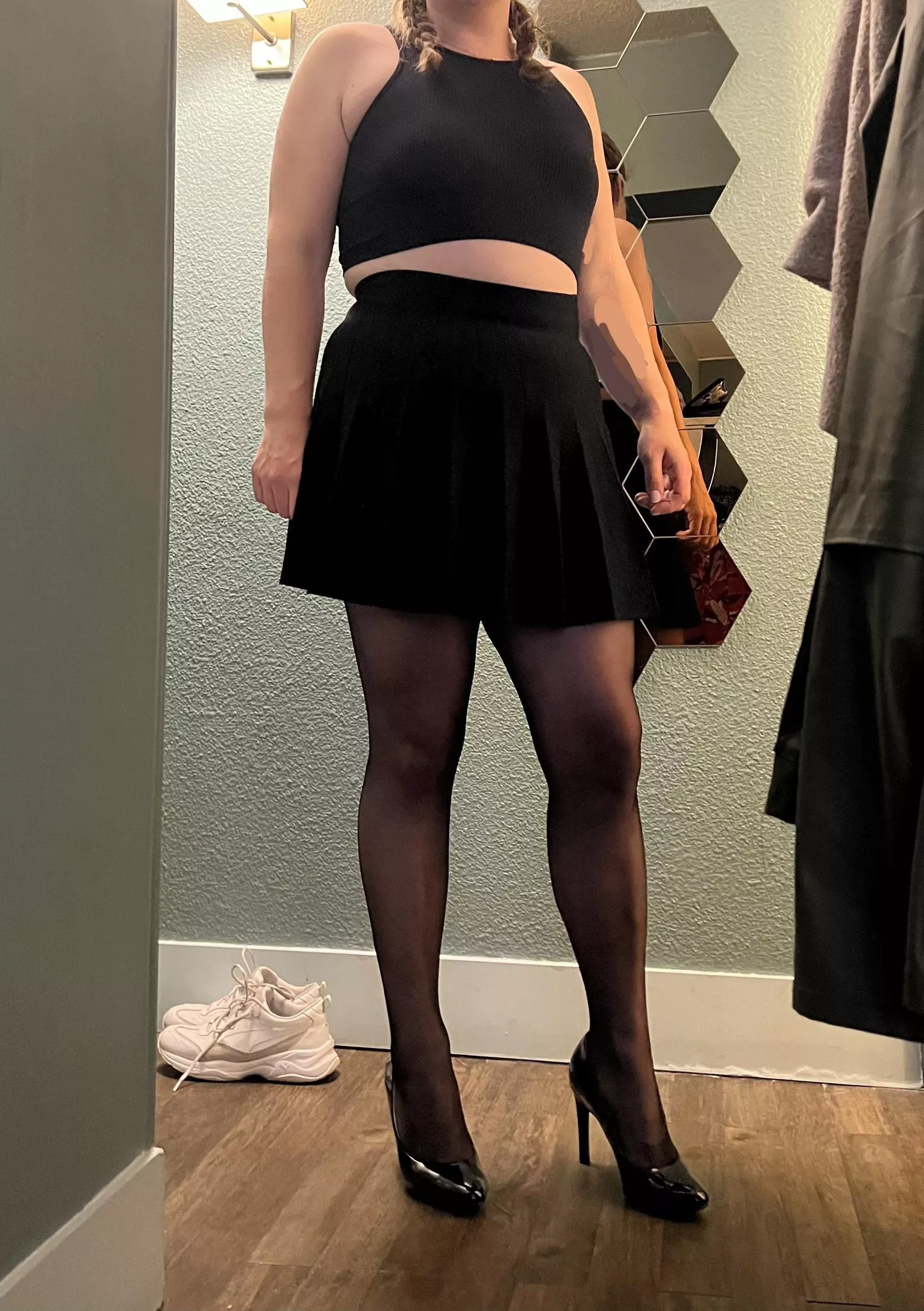 Leaving the office, change the top: ready for the night 😈