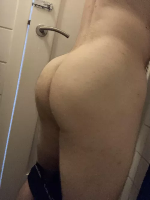 Let my ass bounce on you