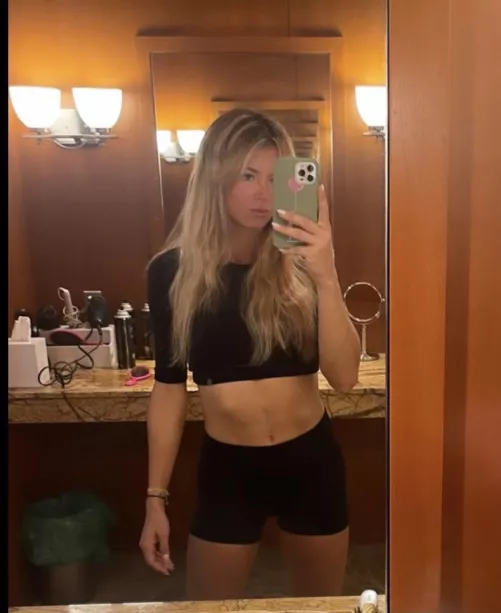 Mirror Sefie (Camila Giorgi)