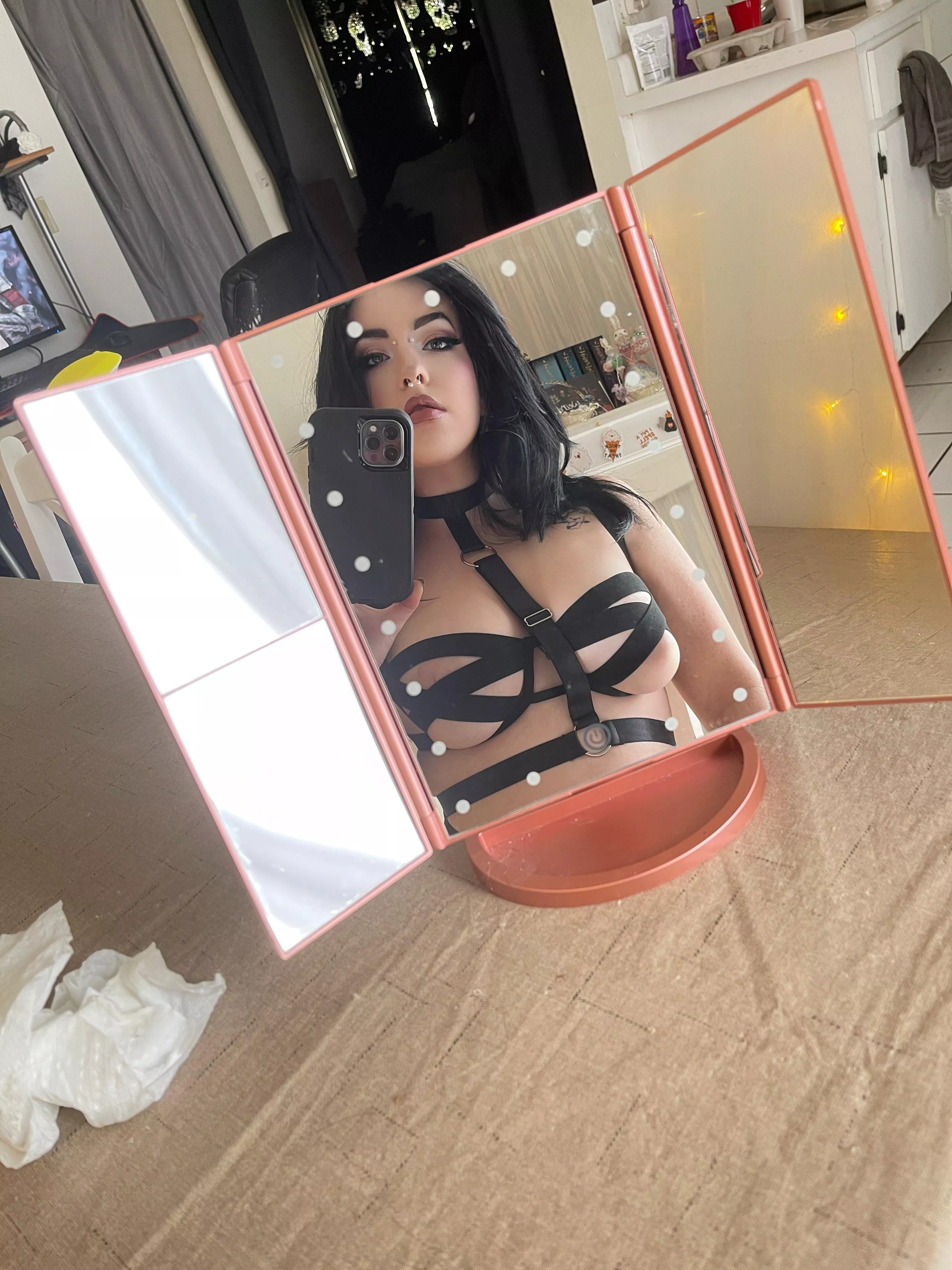 Mirror selfie ☺️ sorry for the messy background xD