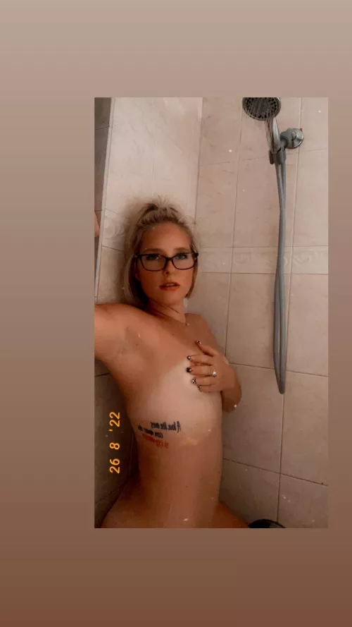 [self] f27 such a big shower for little tiny me