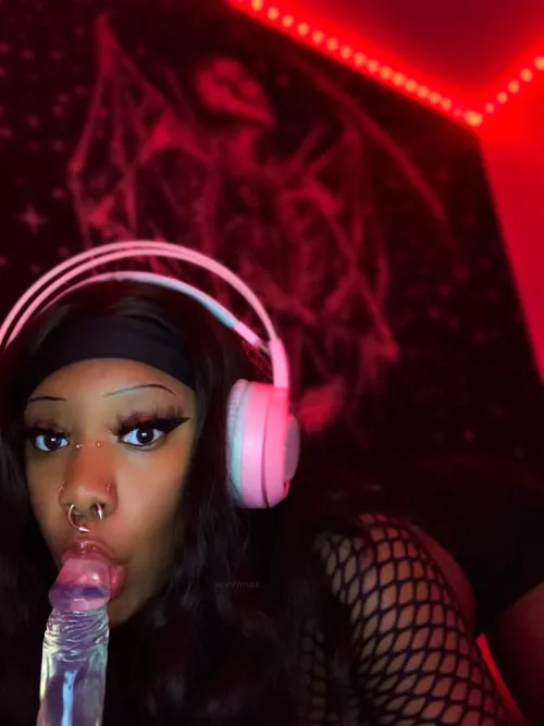 ⋆⁺₊⋆ [SELLING] ⋆⁺₊⋆ ♡ $25 video calls ♡ nudes ♡ sexting ♡ dick rates ♡ sph ♡ gfe ♡ + more! (snap: sevynnxx) (psst i verify!)