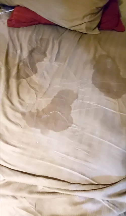 this is what happens when u put a finger in my ass while I'm riding u