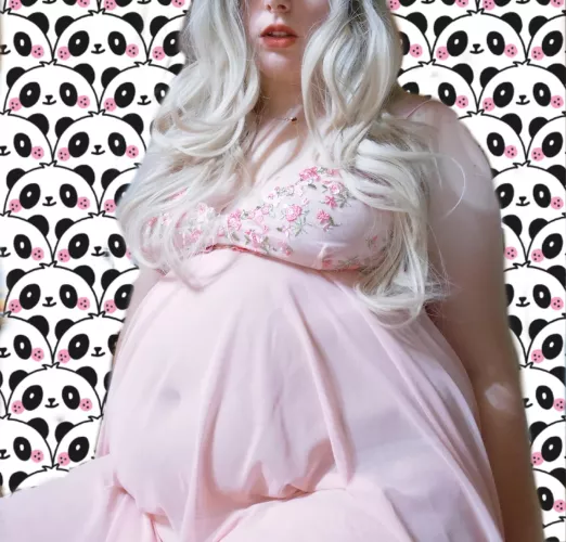 This sweet Barbie girl thought that late snacking wouldn't affect her figure. She looks more and more like a pig every day 🐖🍭🧁 (onlyfans: @fatmerida)