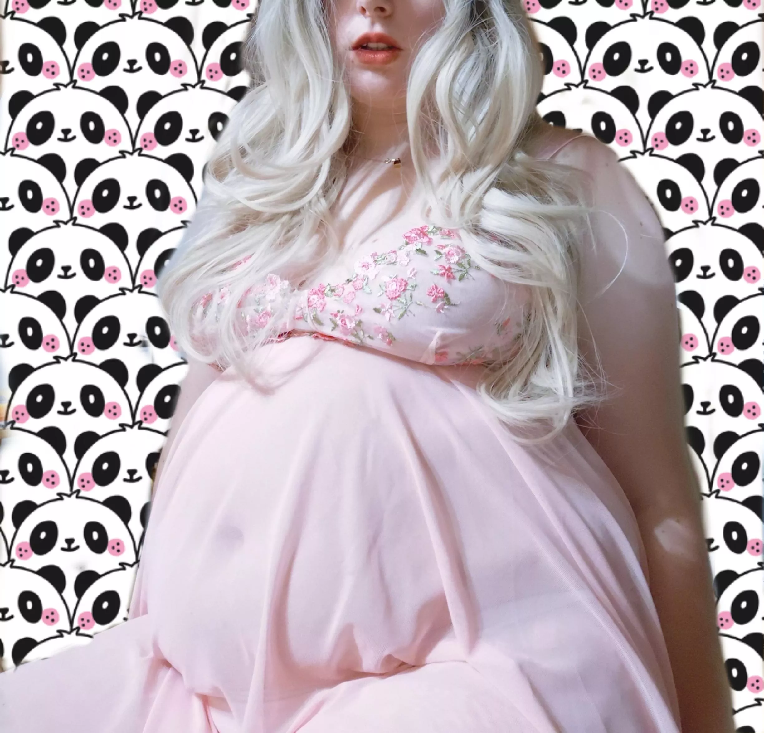 This sweet Barbie girl thought that late snacking wouldn't affect her figure. She looks more and more like a pig every day 🐖🍭🧁 (onlyfans: @fatmerida)