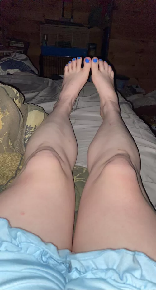 Who likes my blue toes?💙