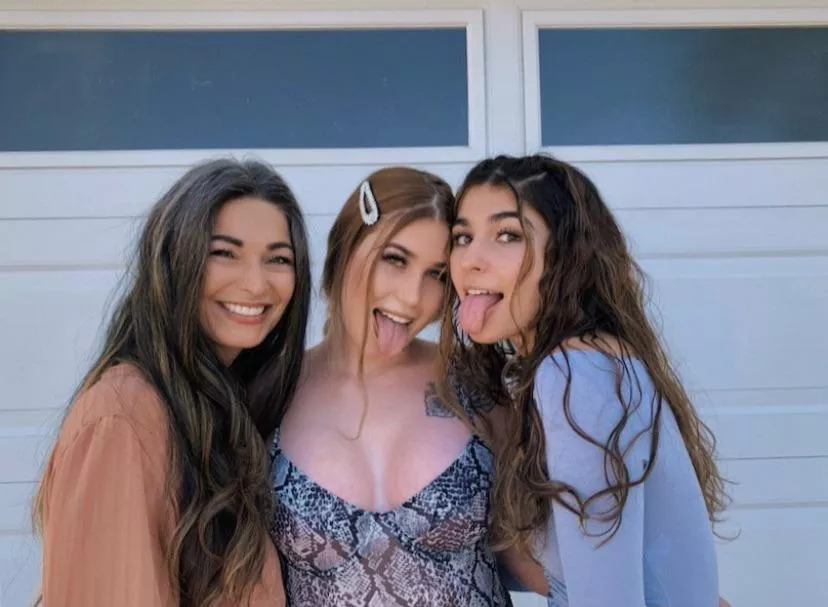 Who’s getting their mouth stuffed with cock 😈 [3]