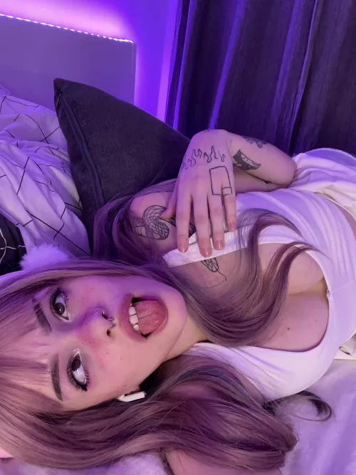 would you fuck my face if i hung upside down from my bed?😈