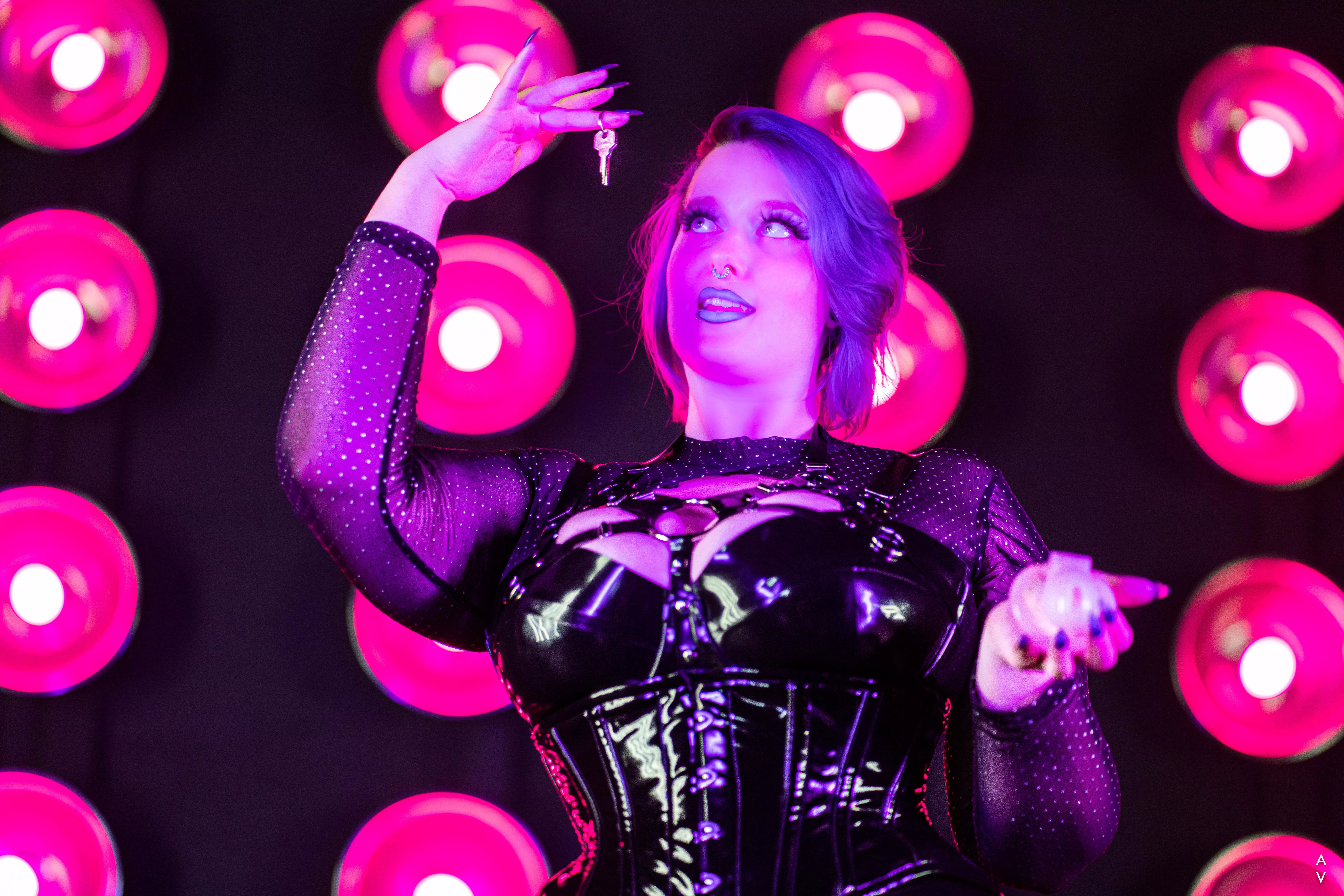 You’d look so good as a caged up rubber pet for me